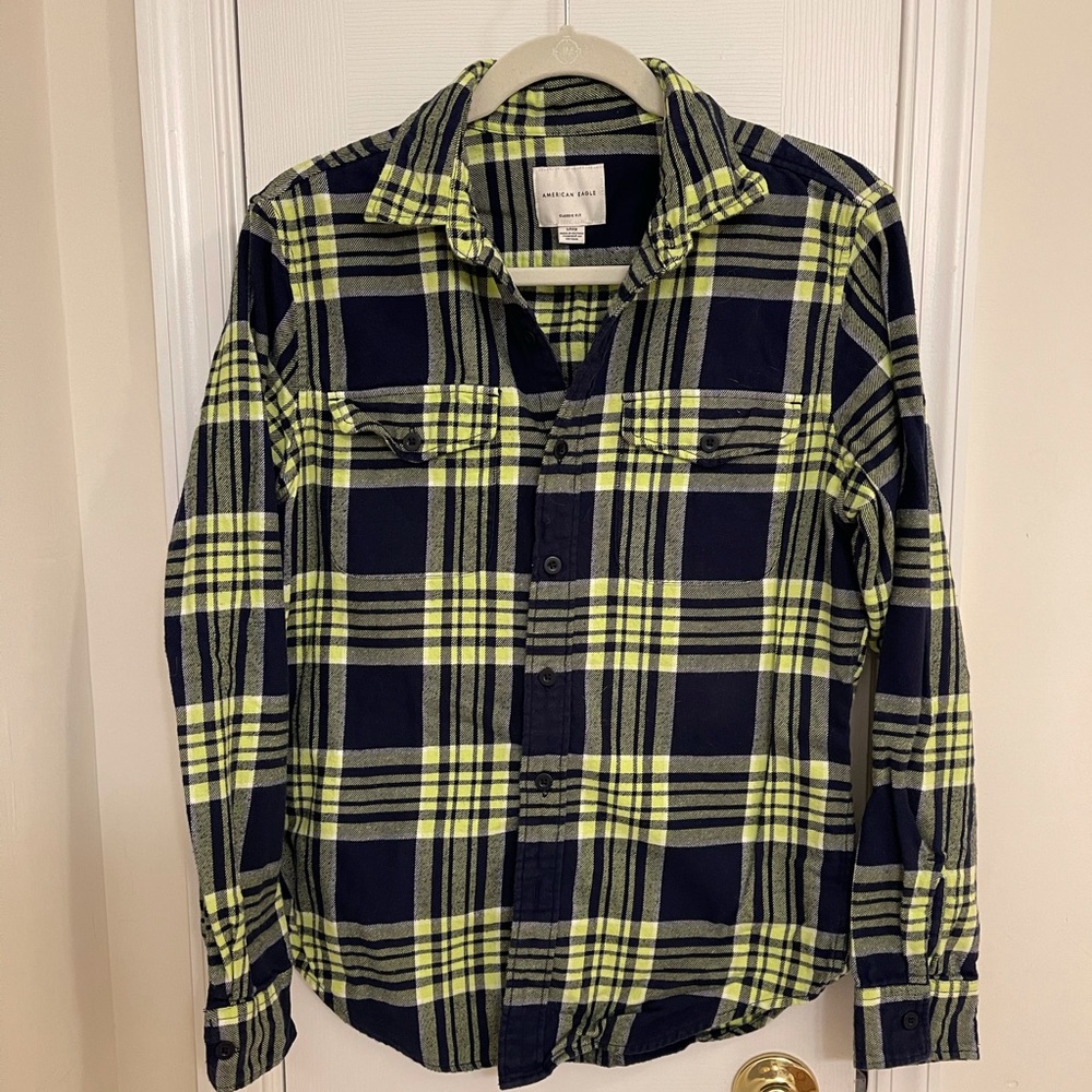 American Eagle Classic Fit men’s small navy & green plaid flannel